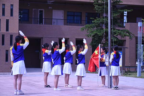 “百千萬(wàn)工程”大學(xué)生突擊隊(duì)|嶺南師范學(xué)院“山河承宇”實(shí)踐隊(duì)以賦能鄉(xiāng)村振興，點(diǎn)燃鄉(xiāng)村教學(xué)的“星火”