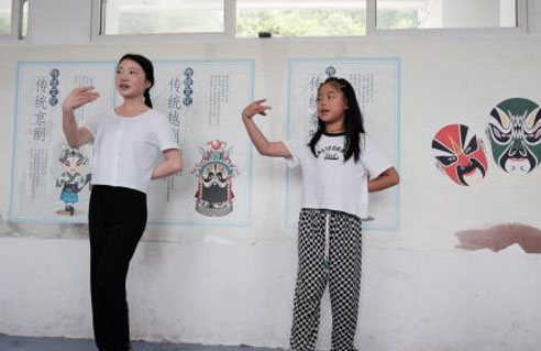 “喻夢(mèng)同行 筑夢(mèng)未來”志愿服務(wù)隊(duì)聯(lián)合紅巖寺民族小學(xué)讓中華傳統(tǒng)文化走進(jìn)課堂