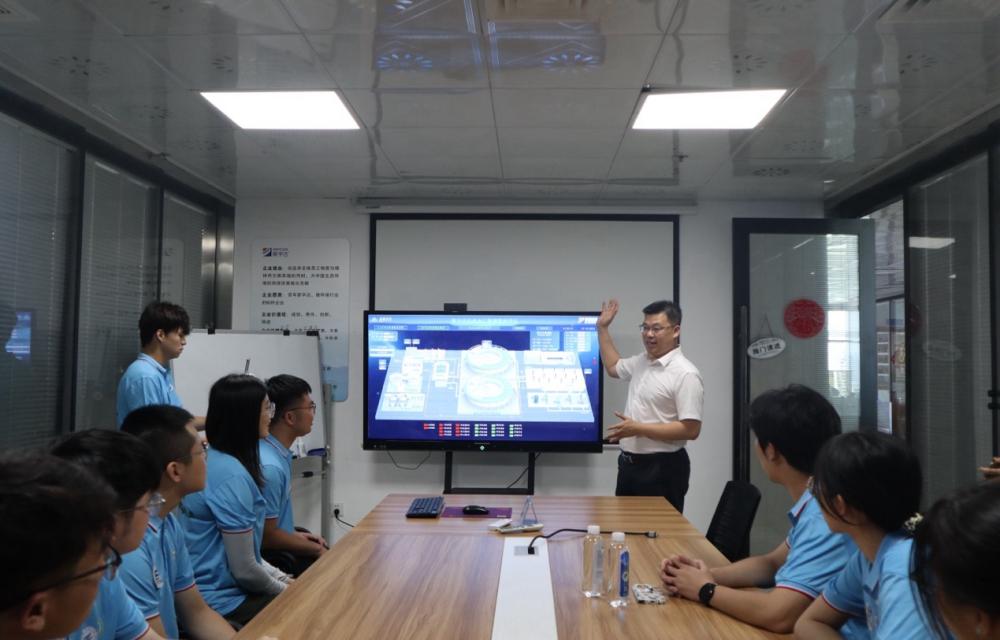 桂林理工大學(xué)環(huán)境科學(xué)與工程學(xué)院實踐團參觀新宇達環(huán)?？萍加邢薰?></a></li></ul>
<ul class=