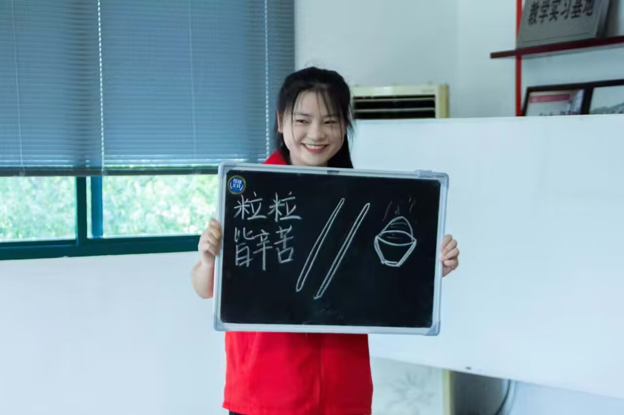 提畫筆描繪自然肖像 書卷宗領(lǐng)悟廉潔鄉(xiāng)風(fēng)