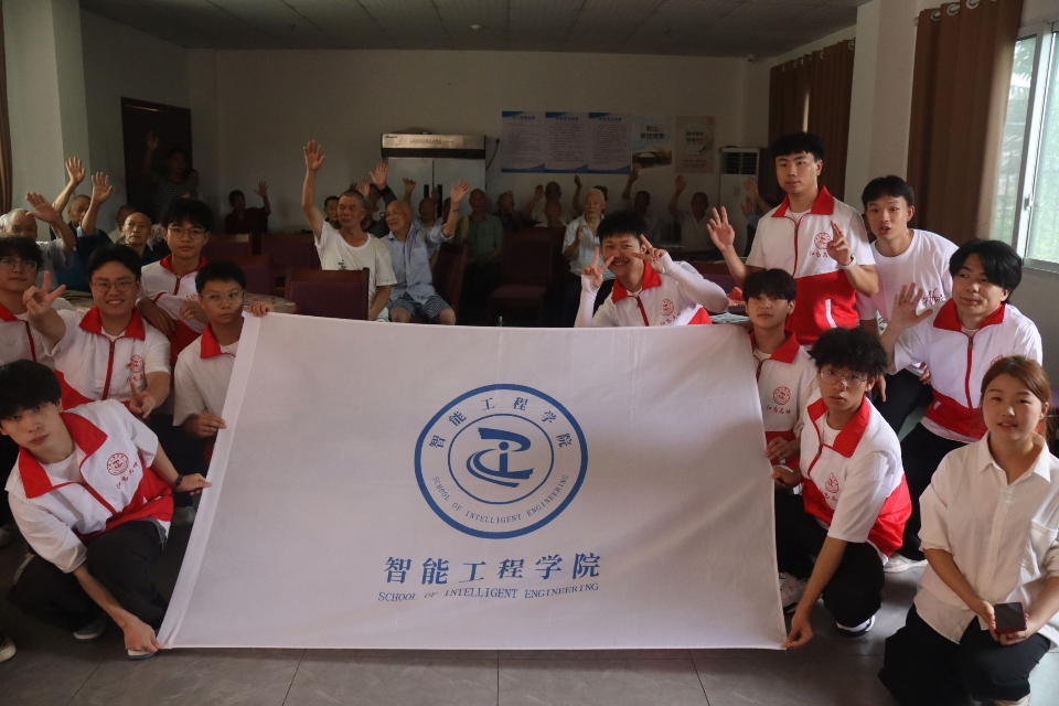 青春力量溫暖夕陽(yáng)，三下鄉(xiāng)團(tuán)隊(duì)走進(jìn)敬老院傳遞關(guān)愛(ài)