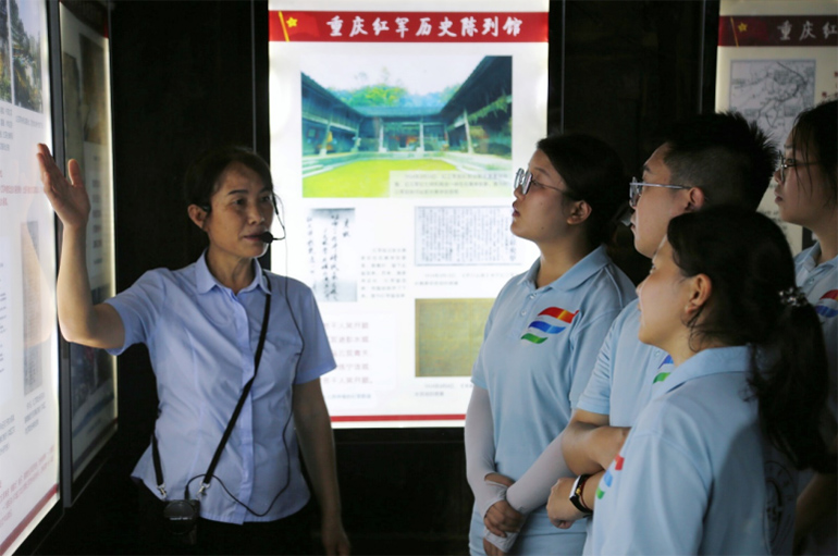 百折不撓奪勝利，團結(jié)互助度時艱