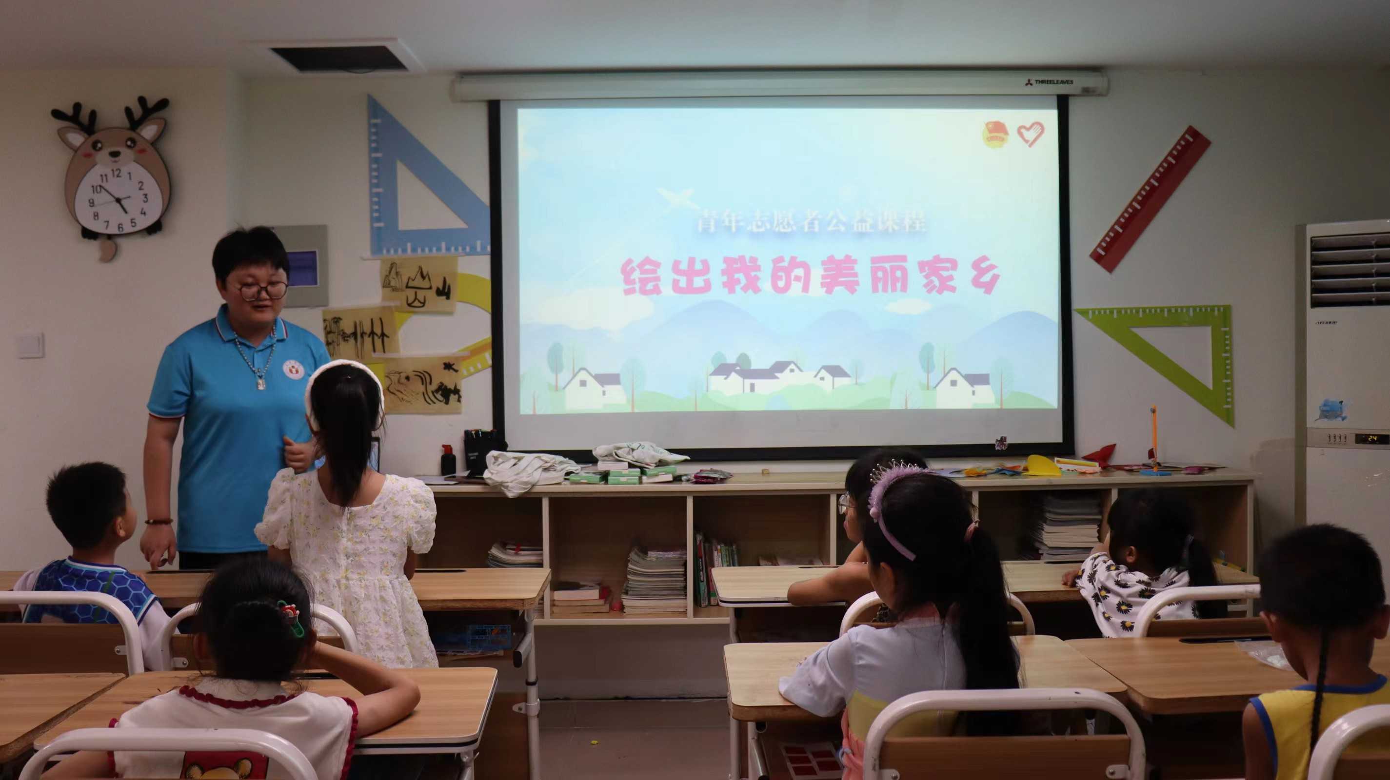 童心妙筆繪家鄉(xiāng)，鄉(xiāng)情無改淌心田