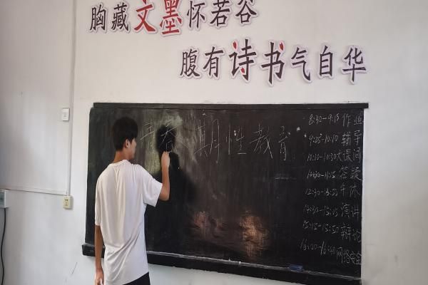 武昌理工學(xué)院“青春筑夢(mèng)”通城志愿服務(wù)隊(duì)開(kāi)展“青春期性教育”特色同伴教育課程