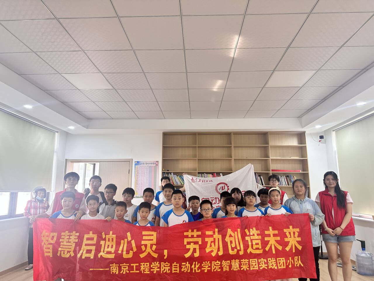 智慧農(nóng)業(yè)啟迪童心 動(dòng)手實(shí)踐播種未來