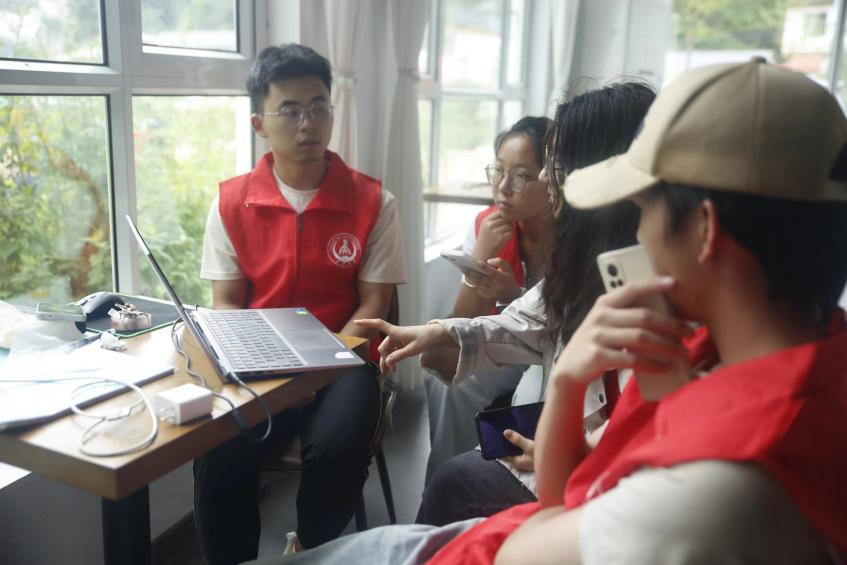 長安大學(xué)赴貴州畢節(jié)“渭愛育夢赴黔川·攜手啊嘎助振興”暑期社會實(shí)踐隊(duì)“家”有溫